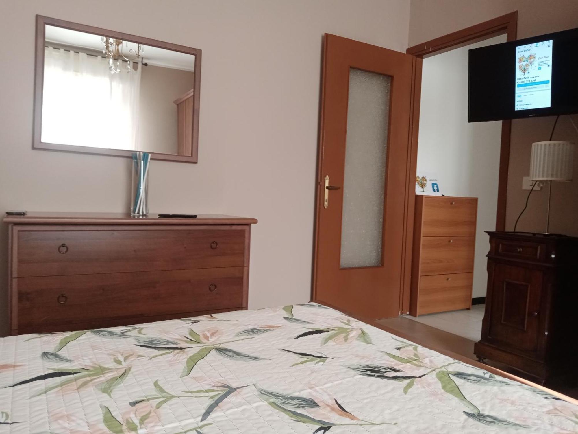 "Casa Sofia" Appartamento Raffalda Zona Clinica Piacenza Exterior foto